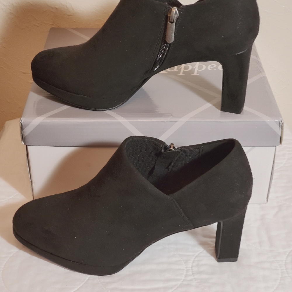 NWB Black Ankle Bootue